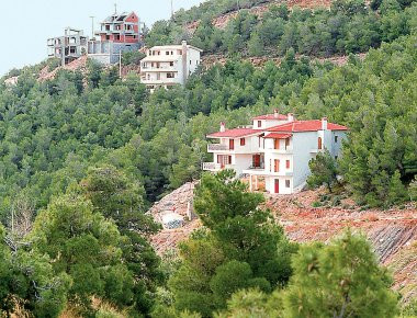 «Τακτοποίηση των αυθαιρέτων με κοινωνικά κριτήρια», προαναγγέλλει ο Γ. Σταθάκης